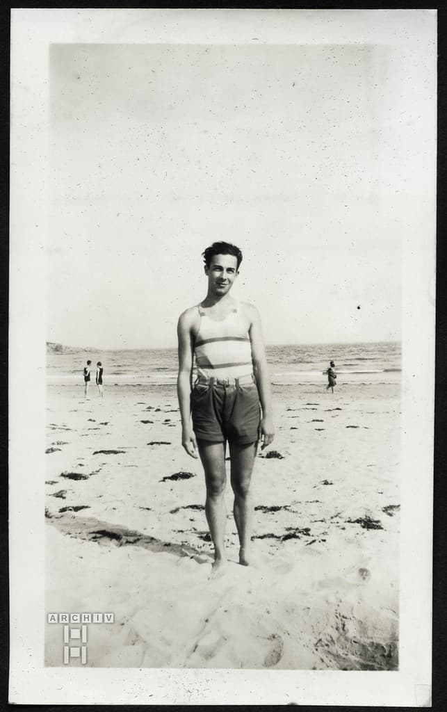 ArchivTappen26Album15w862 Männerporträt, Badestrand, Gloucester MA, USA, 1927