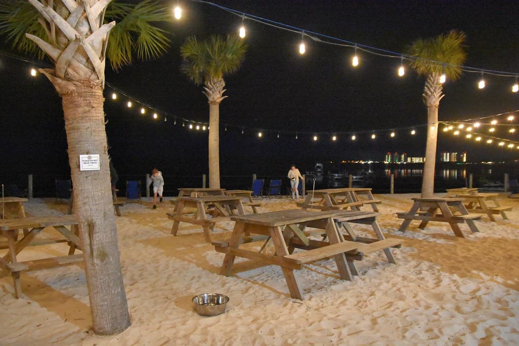 Dewey Destin's (Navarre)