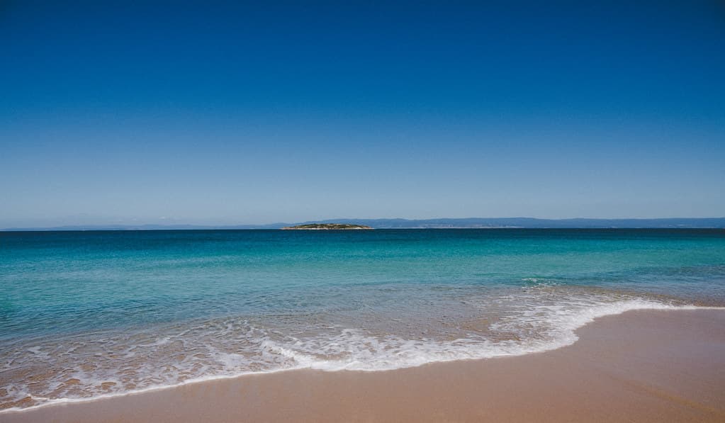 Refuge Island off Hazards Beach, Wineglass Bay-Hazards Beach circut track, Freycinet National Park, Tasmania