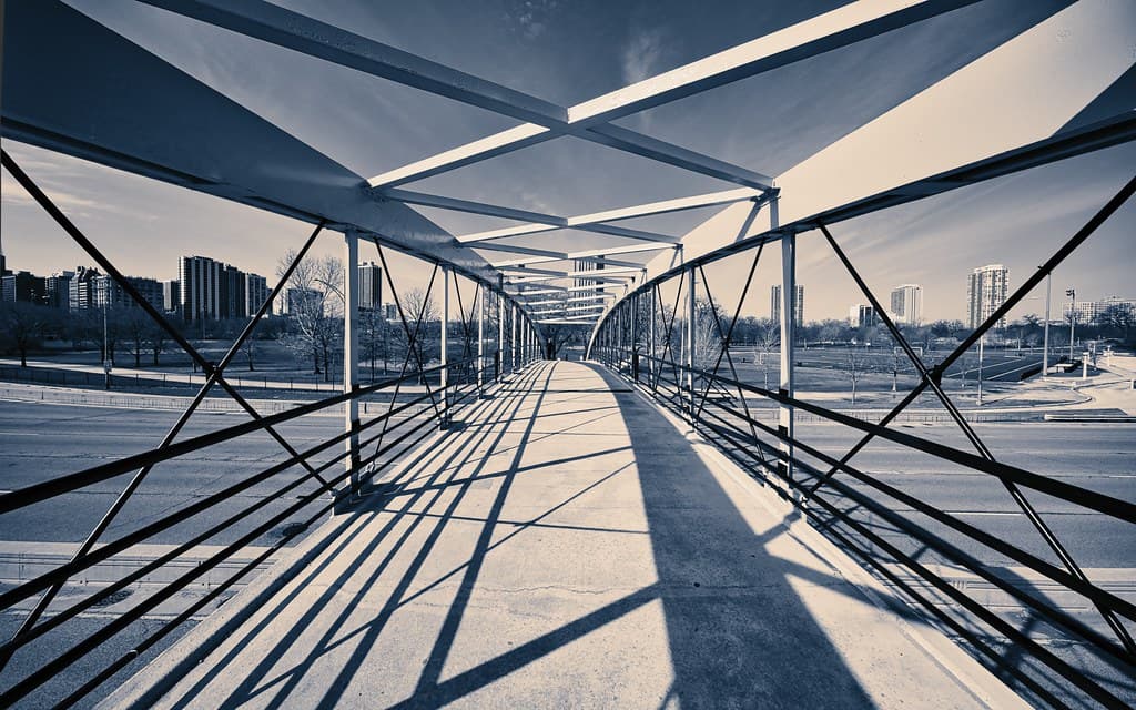 Pedestrian footbridge over North Lake Shore Drive