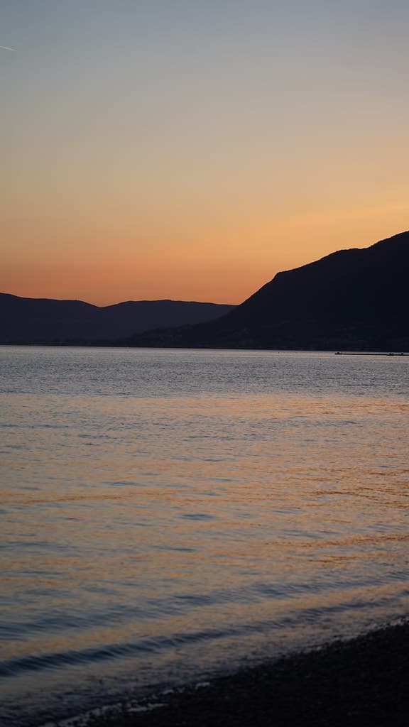 Oblatno Beach — photo by Miguel Discart & Kiri Karma (Photos Vrac)