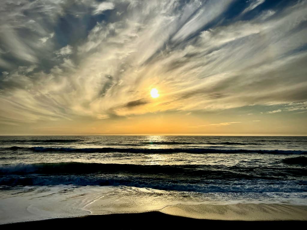 Sea & sky, 40 min to sunset