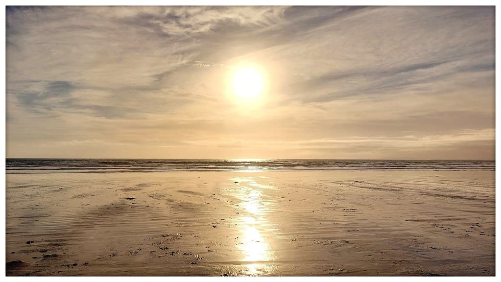 Criccieth Beach — photo by ohefin