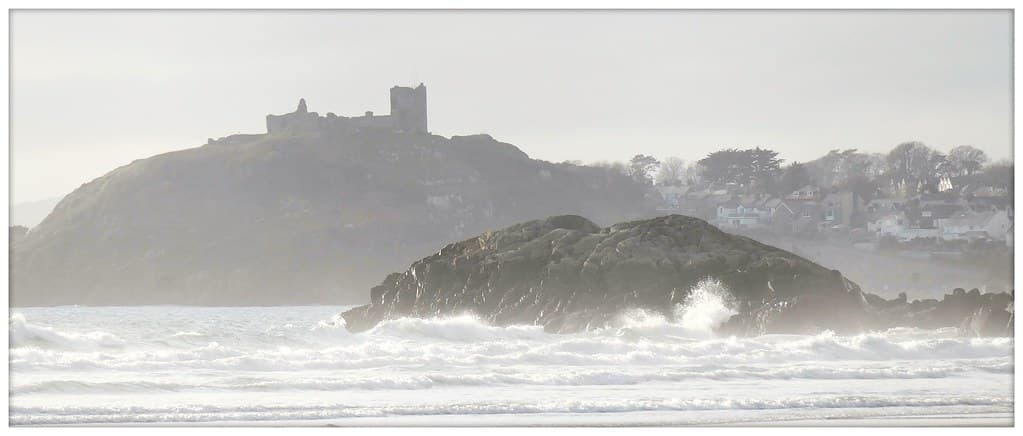 Criccieth Beach — photo by ohefin