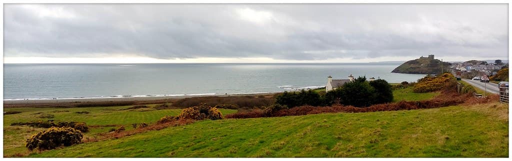 Criccieth Beach — photo by ohefin