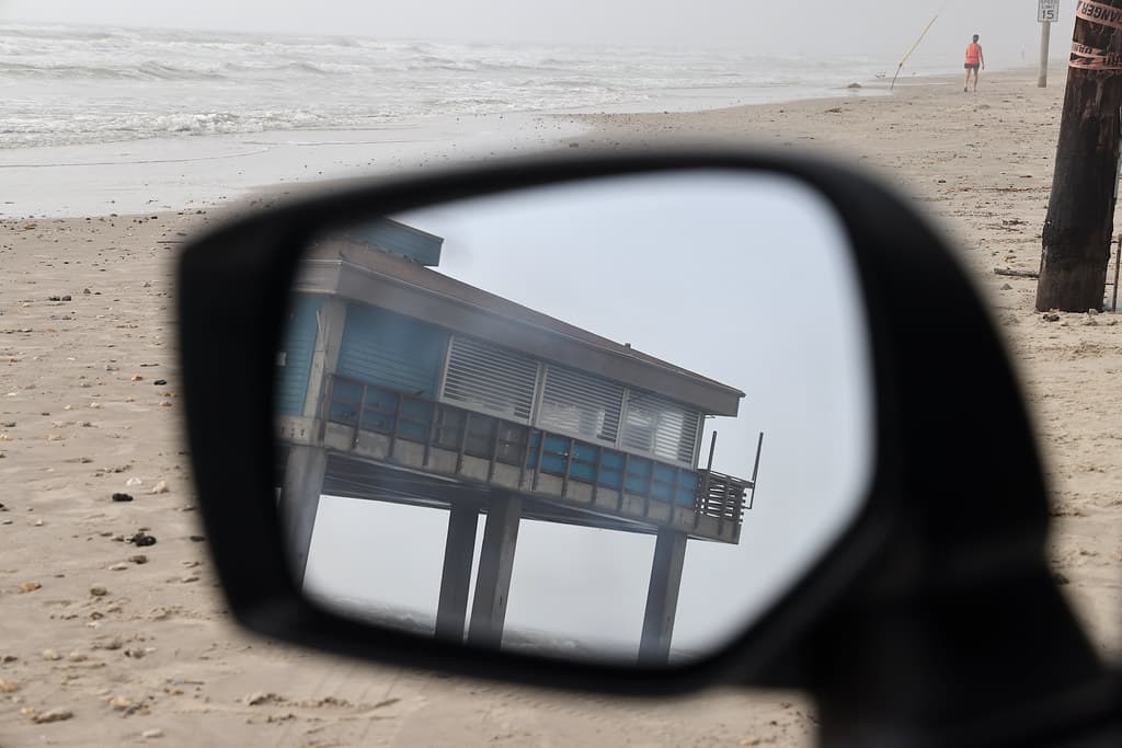 in_the_mirror_R5-3662