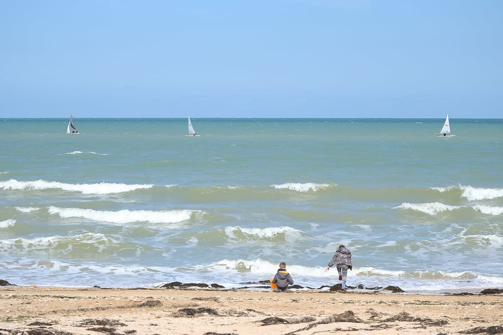 Jeu sur l'eau, jeu sur le sable