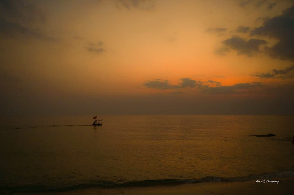 A hazy morning @ Hua Hin Beach.