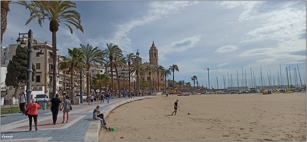 Far de Sant Cristòfol Beach