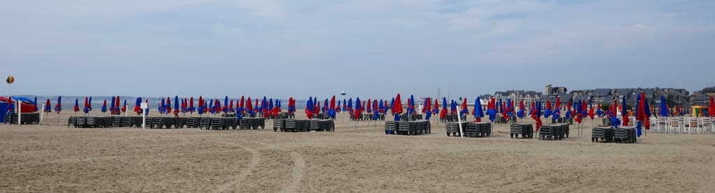 Ribambelle, plage des Planches, Deauville, Calvados, Normandie.