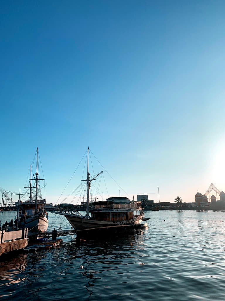 Floating ships