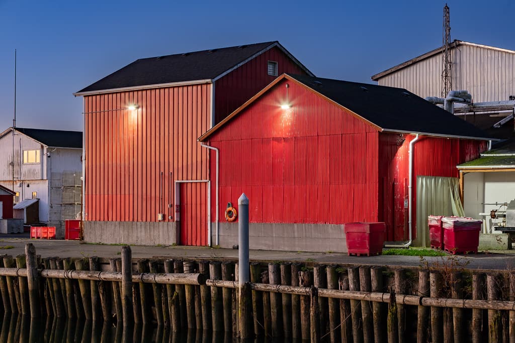 Red building at Ilwaco WA