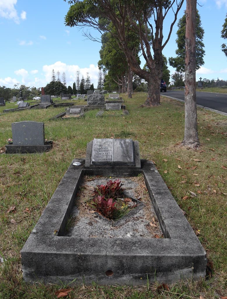Nonconformist Division D, Row 17, Plot 2