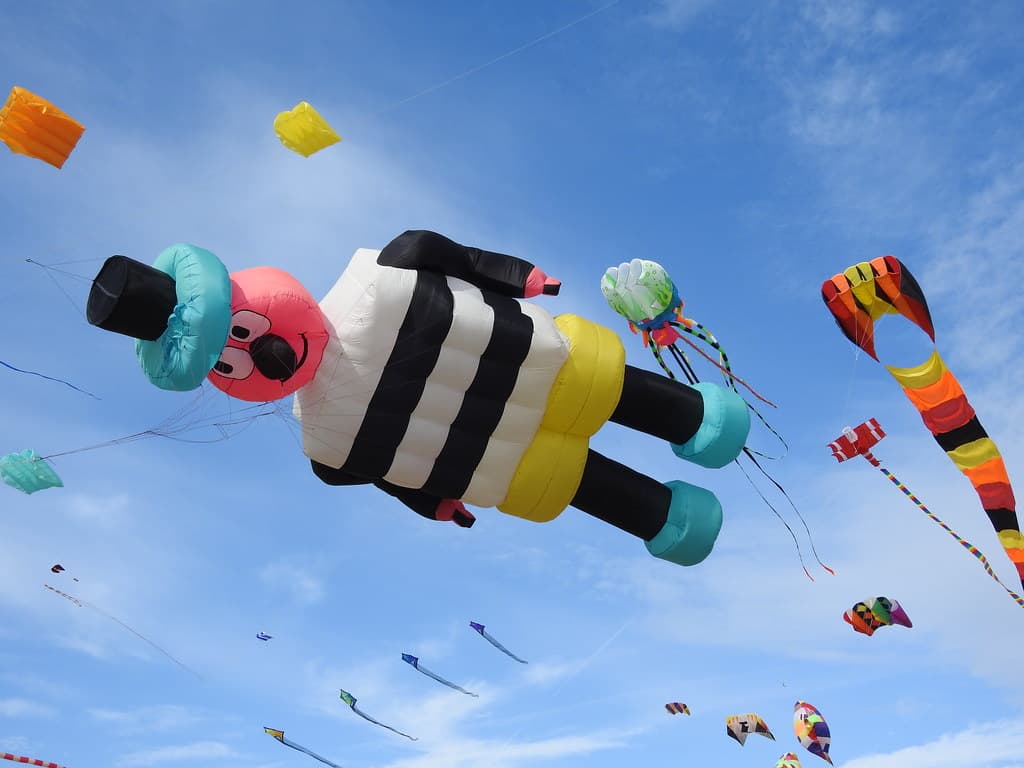 Allsorts happening  on the Fylde Coast...The last of the kites I promise DSCN4444