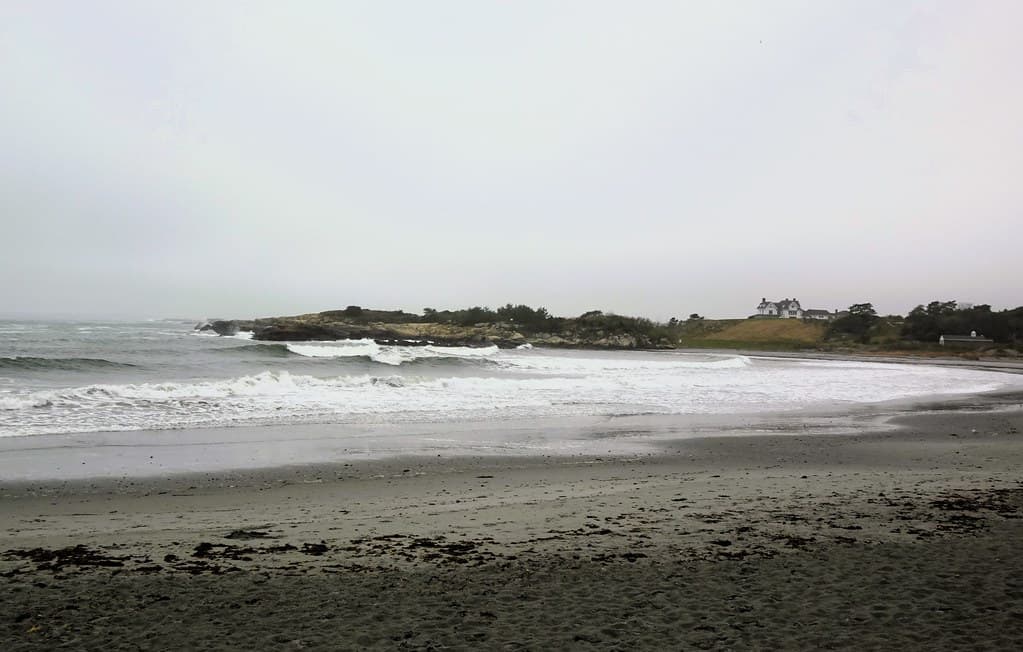 Rough waters on Bailey's Beach, Newport, Rhode Island (USA)