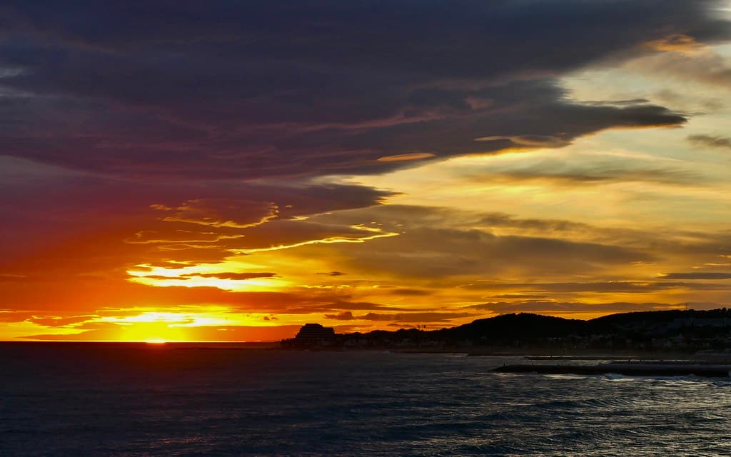 Sant Sebastià Beach — photo by Konstantin's Europe and more Thx4˃3MMviews