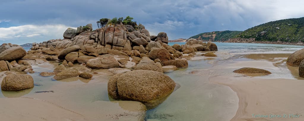 Granite boulders of the Fairy Cove beach