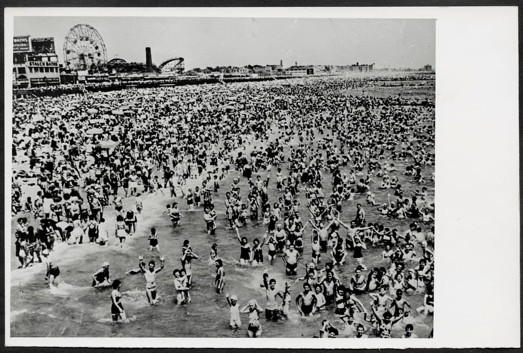 ArchivTappen1(A)verb.2 Strandleben, Coney Island, USA, 1940er