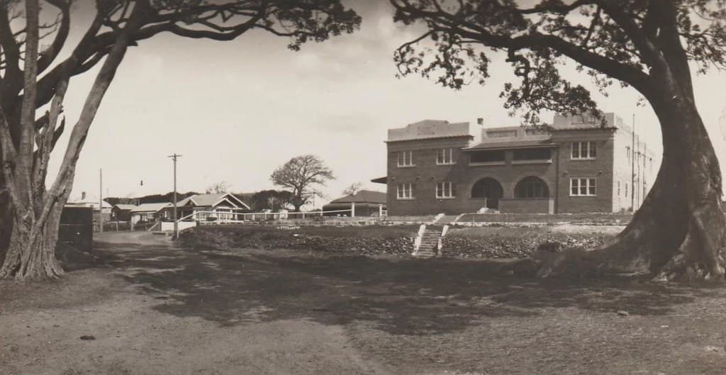 OCEAN BEACH HOTEL, SHELLHARBOUR, N.S.W. - circa 1930s