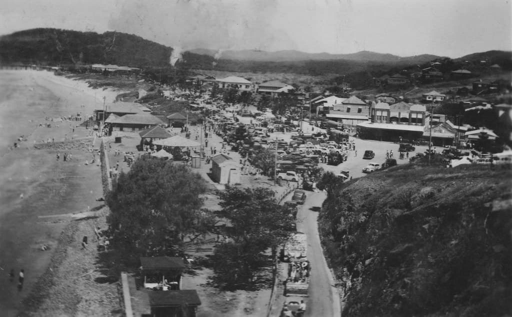 MAIN BEACH and STRAND HOTEL, YEPPOON, QLD - circa 1950