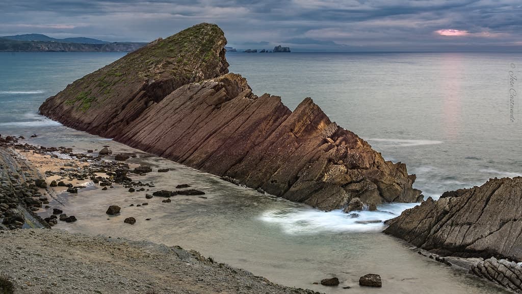 Playa de Usgo — photo by Jose Castanedo