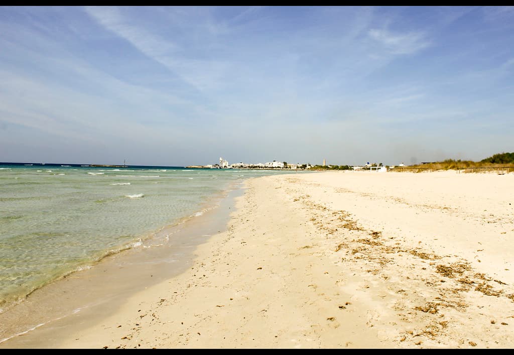 Torre San Giovanni Beach — photo by diegofornero (destino2003)
