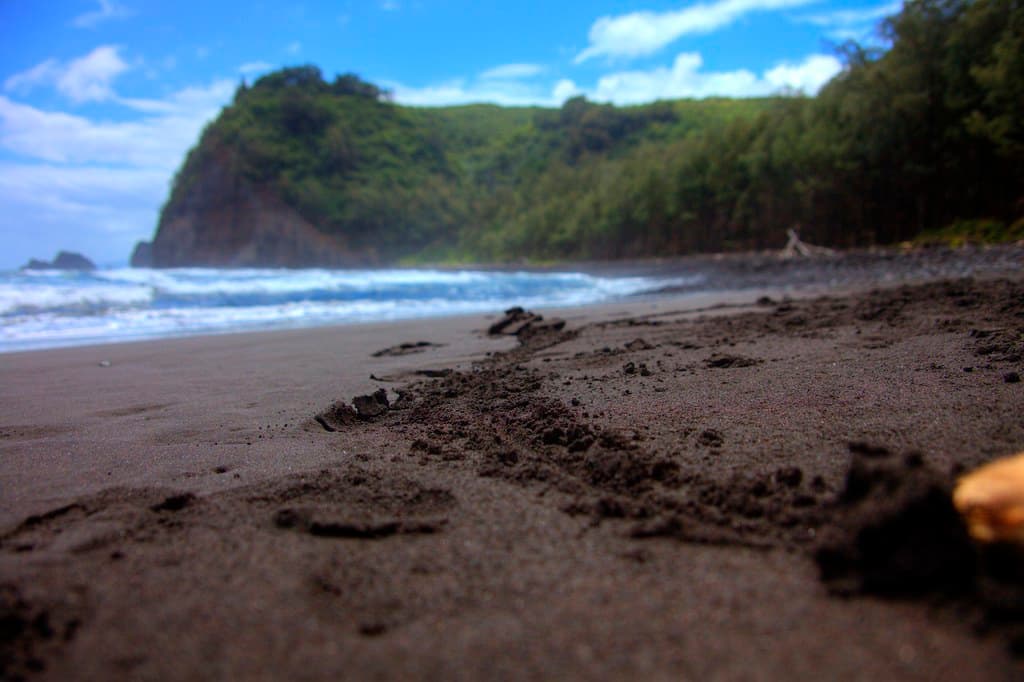Pololu Valley Beach