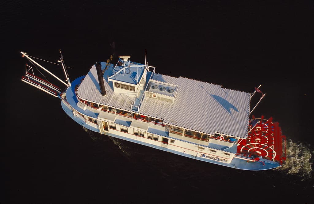 87h028: Excursion boat Bonnie Belle