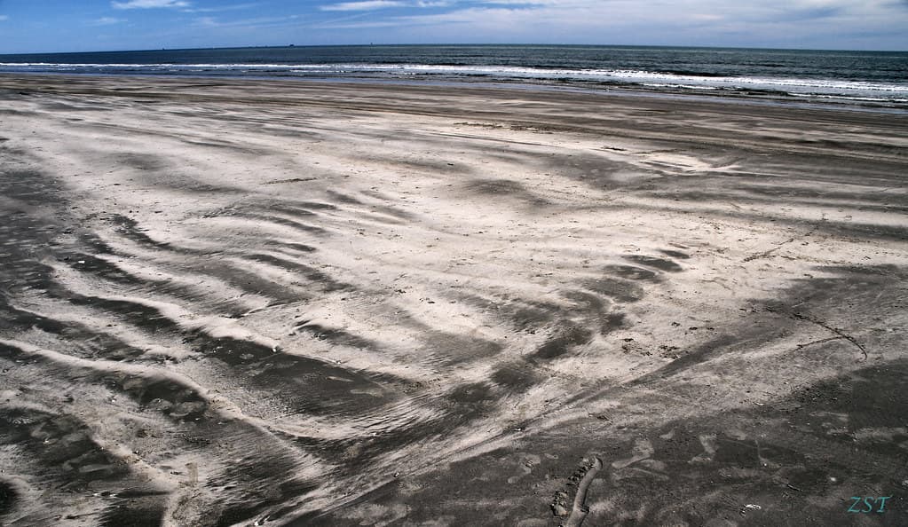 Long Amplitude Current Ripples