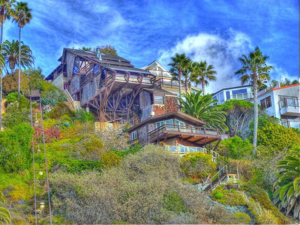 Thousand Steps Beach House in HDR