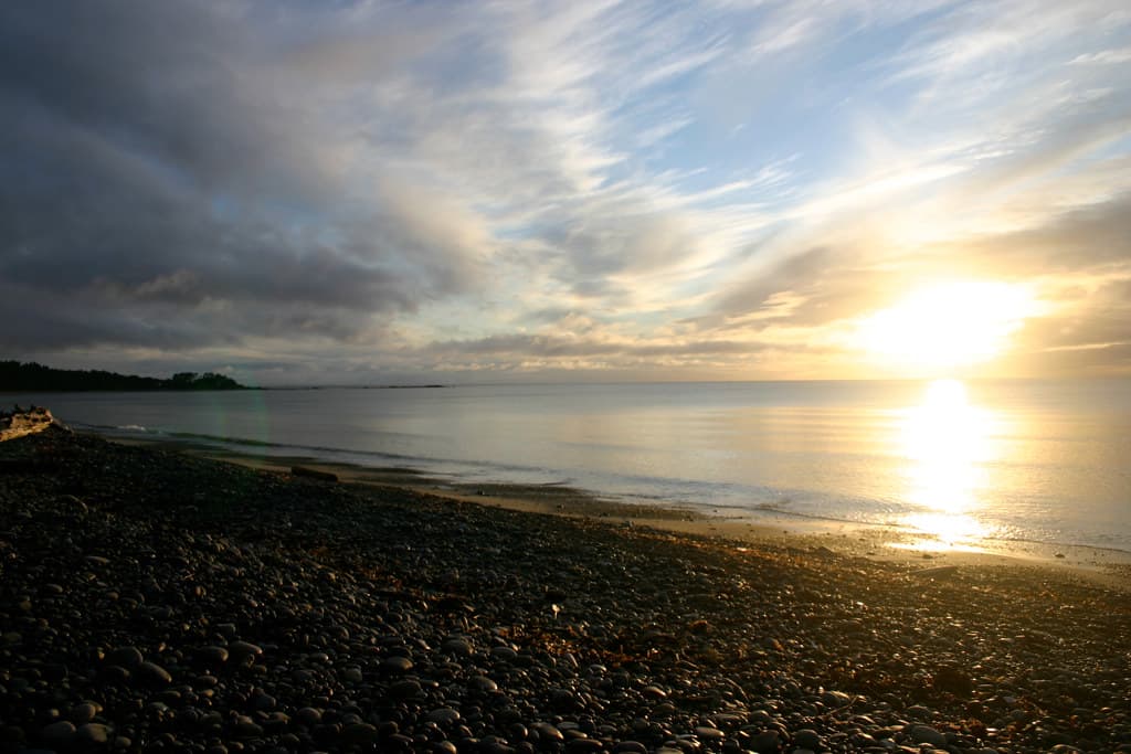 Pesuta Shipwreck Beach — photo by brodieguy
