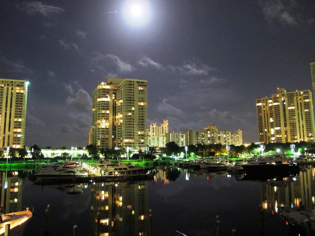 Hallandale Beach, FL