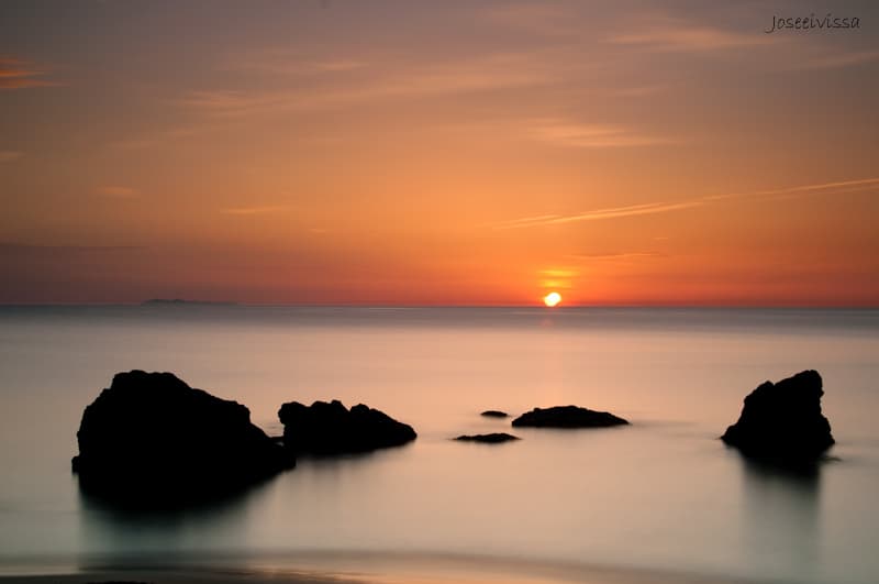 Ballena, sierra de tramontana, y Sol..