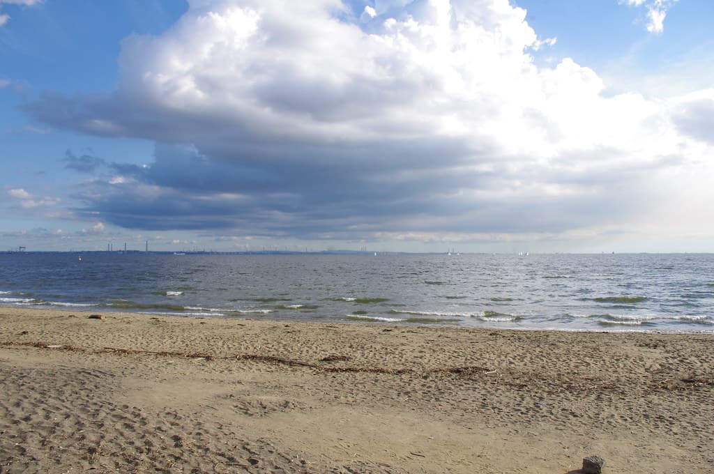 Makuhari Beach — photo by tataquax