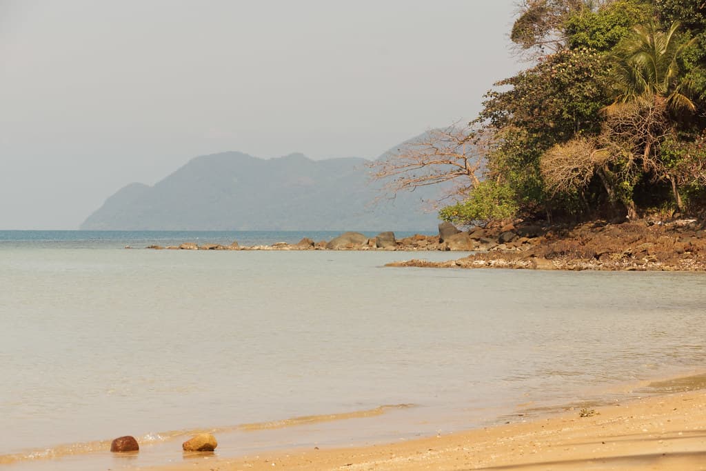 Wai Chaek Beach — photo by Suivez-Nous . Asia