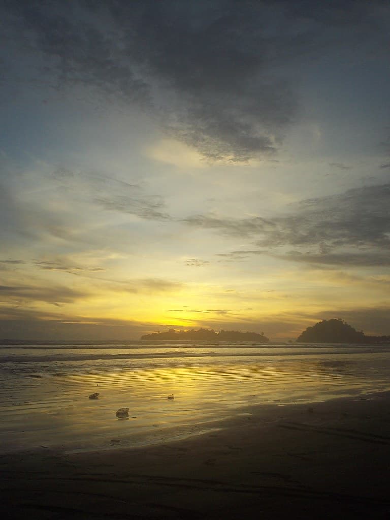 Air Manis Beach