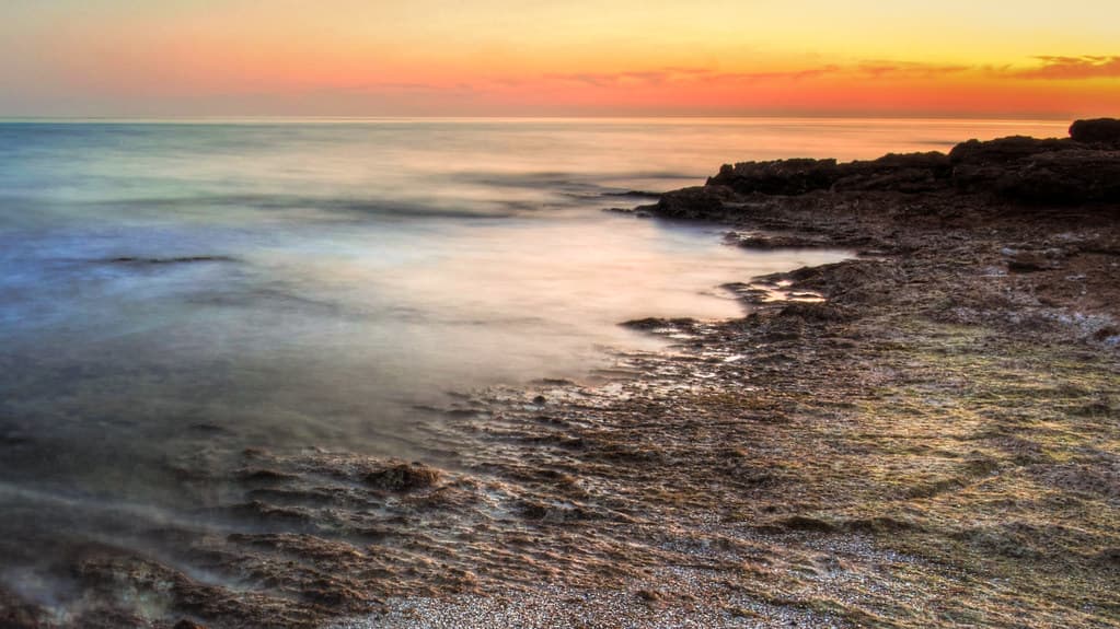 Playa Les Amplaries — photo by Vvillamon