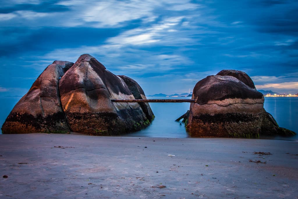 Praia de Guaratuba — photo by rogeriobromfman