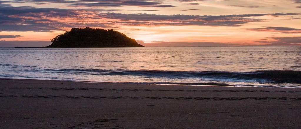 Praia de Guaratuba — photo by rogeriobromfman