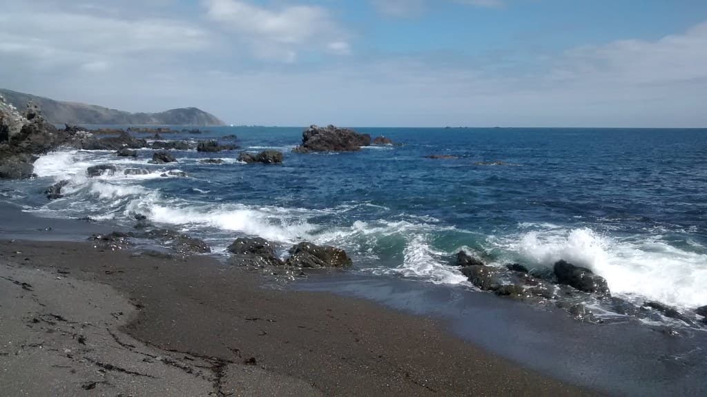 Breaker bay