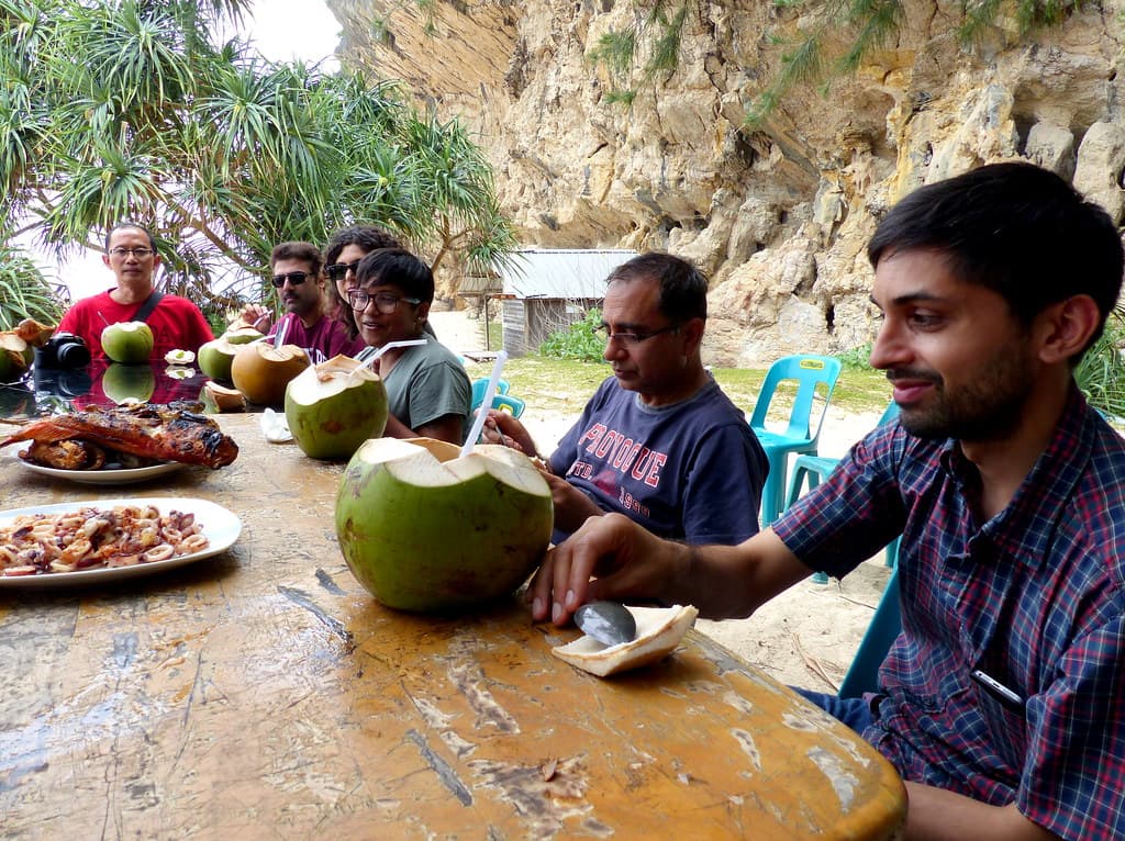 35: The 2014 Senior Journalists enjoy local cuisine at Lampuuk Beach in Aceh.