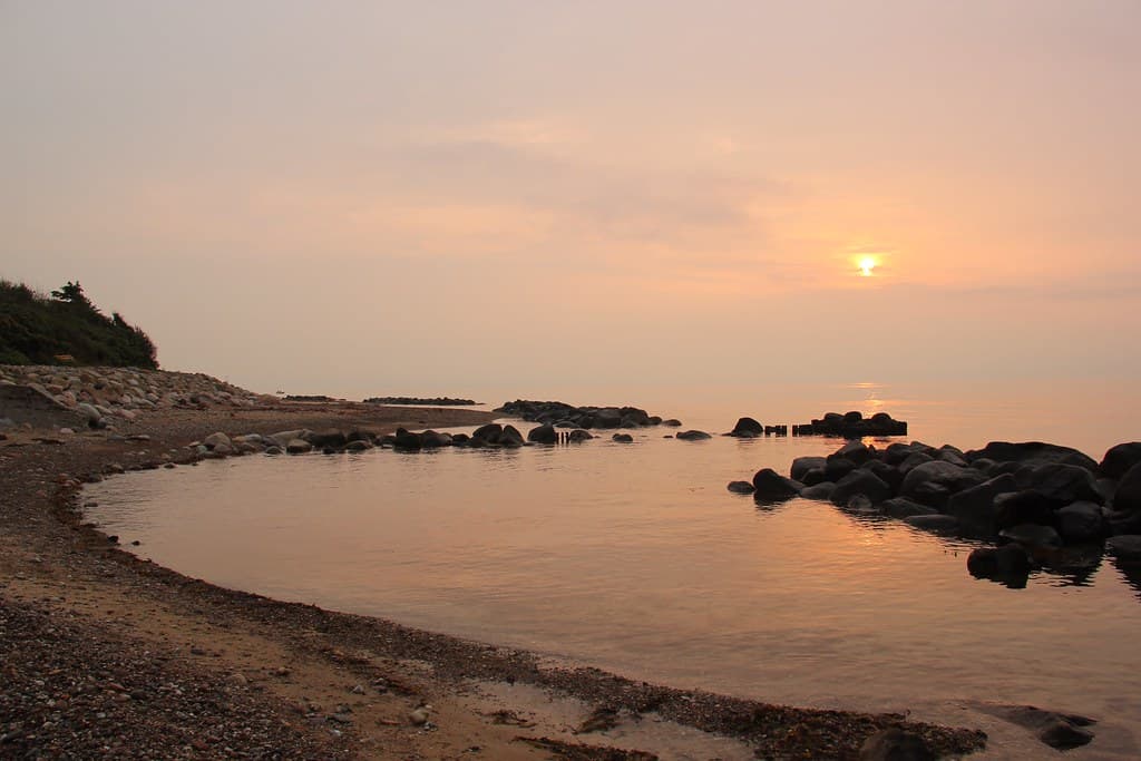 Dronningmølle Beach — photo by holacomovai