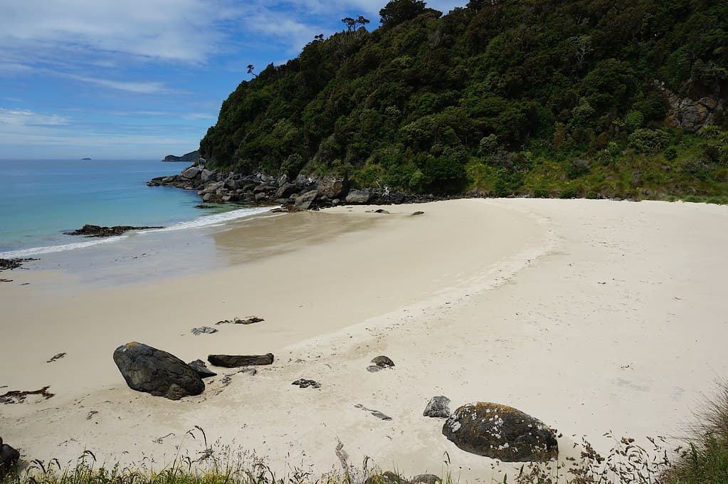 Lee Bay Beach — photo by 4nitsirk