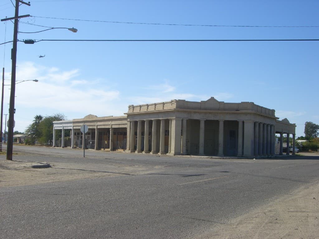 Niland - Remnants of old commercial center - Niland, CA. (First National Bank and seven stores)