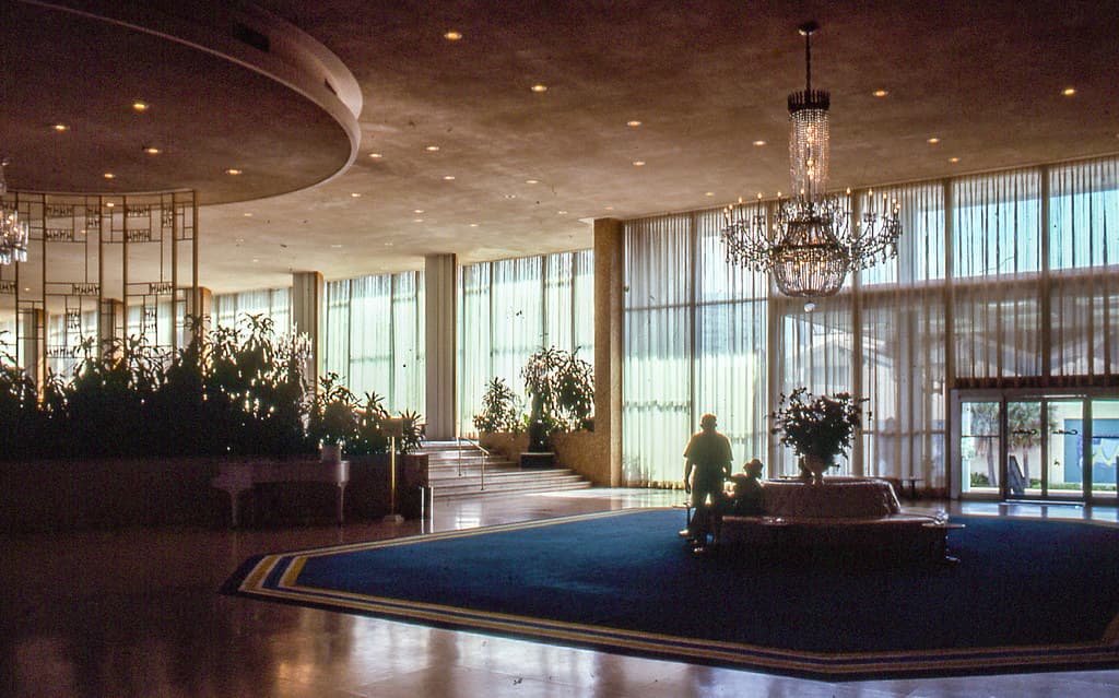 Carillon Hotel lobby