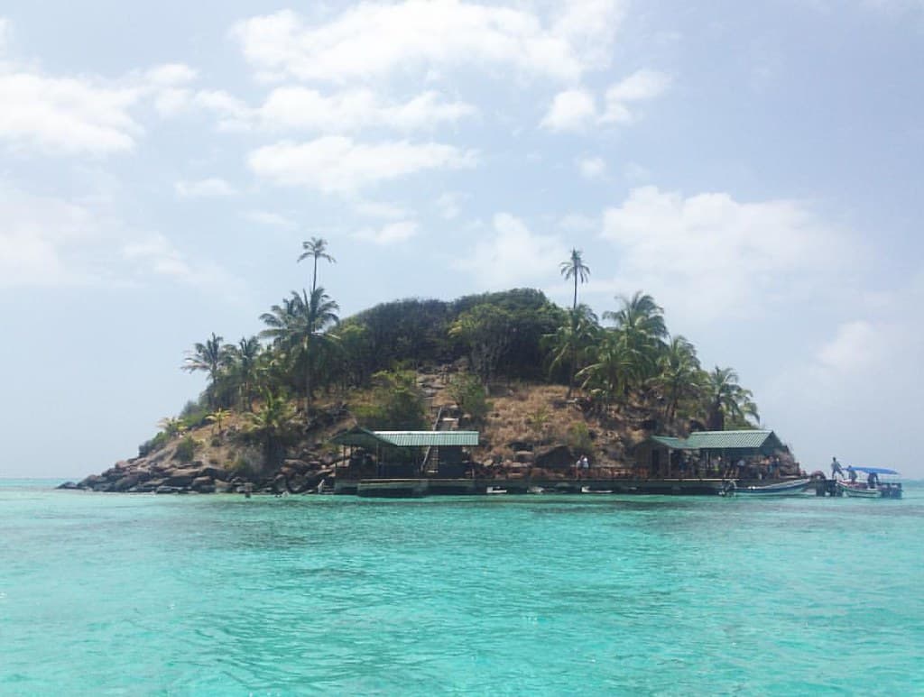 Bottom House Bay Beach — photo by mafo souza