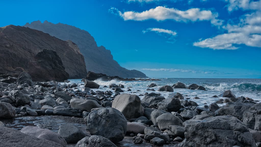 Playa de Alojera — photo by Jörg Bergmann