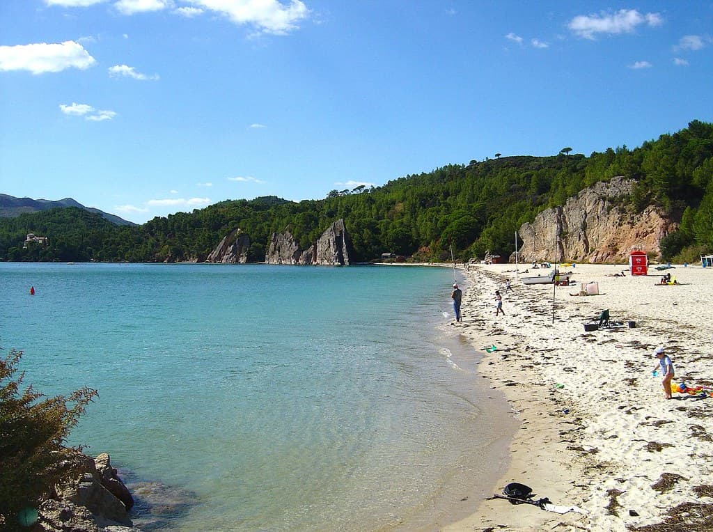 Praia do Portinho da Arrábida — photo by Portuguese_eyes