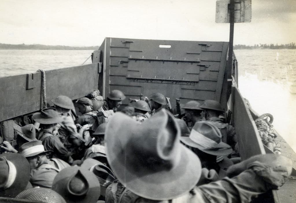 Aussie soldiers landing, Brunei Bay, 10 June 1945, Jack Proctor