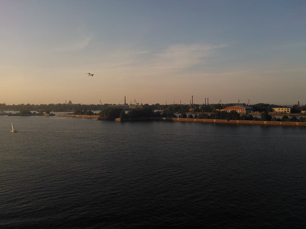 Western Kotlin Beach — photo by Chiva Congelado